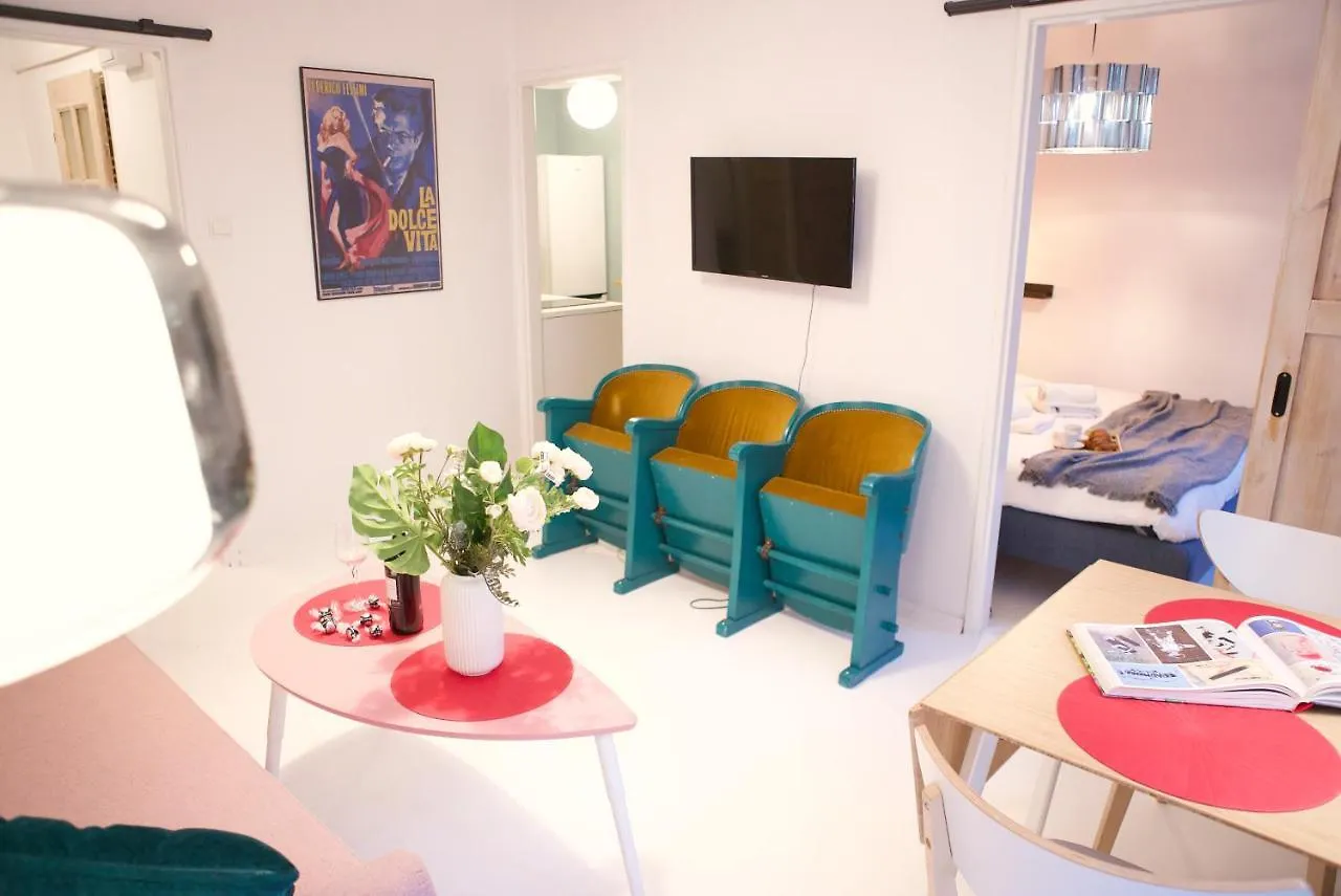 ורשה P&O Serviced Apartments Kinowa